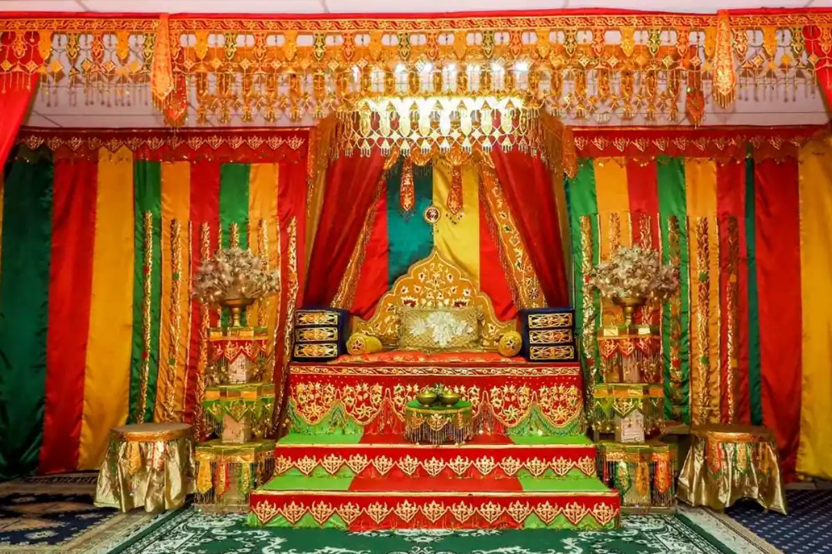 Adat Pernikahan Melayu Kepri: 9 Tahapan, Tepuk Tepung Tawar Warisan Budaya 2018, dan Variasi Tanjungpinang–Lingga–Natuna